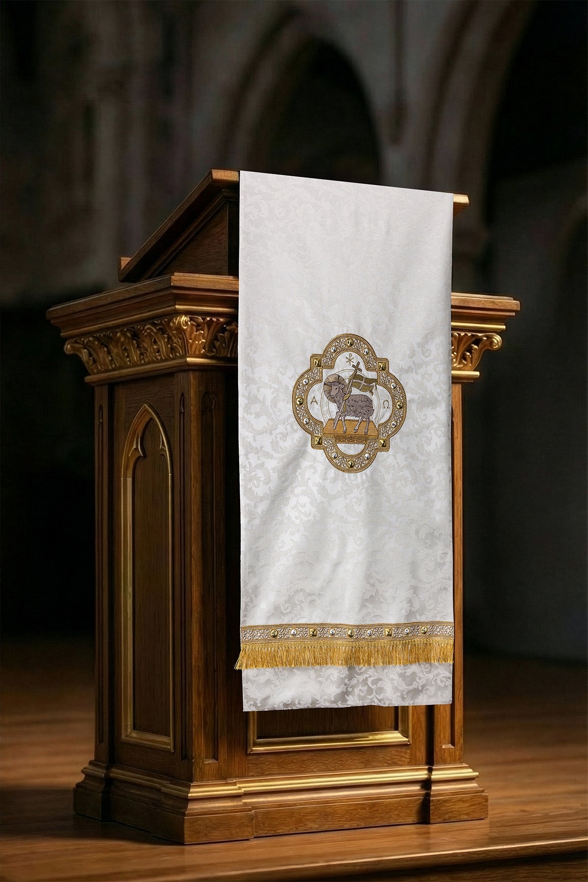 Serweta na lektorium z haftem baranka tkanina żakardowa ecru - ORNATY.PL