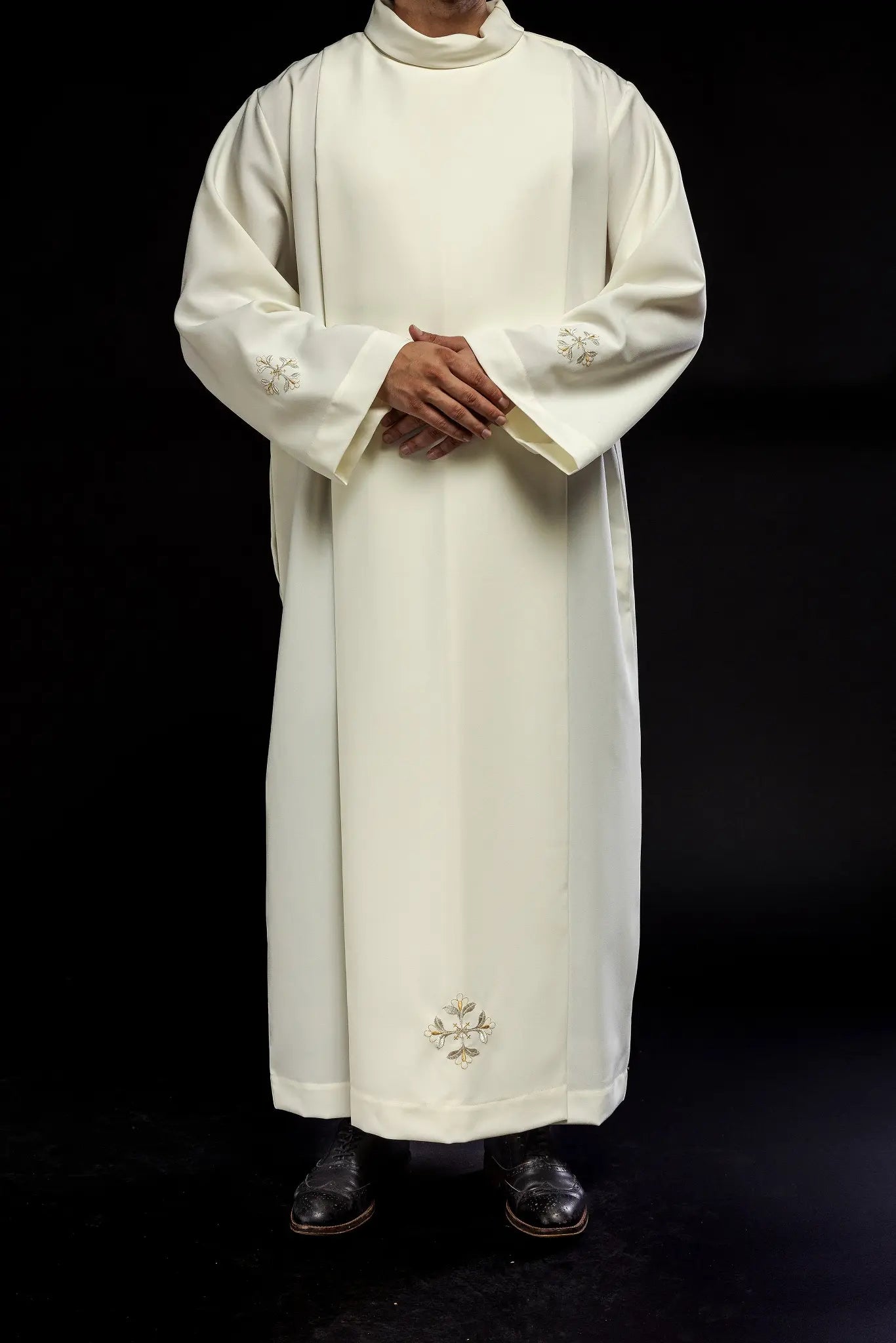 Turtleneck priest's robe decorated with ecru embroidery