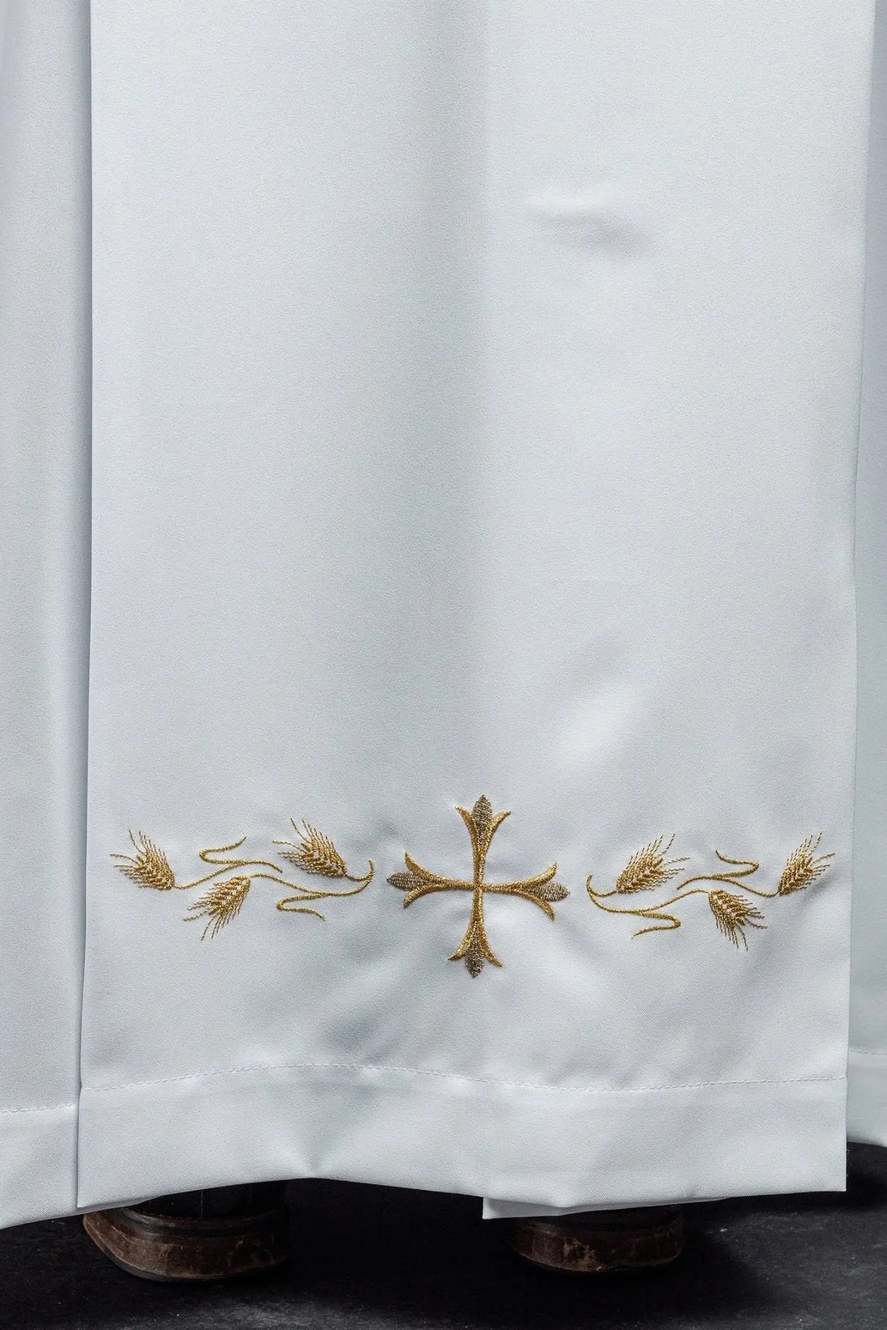 Plain priest's robe with turtleneck and cross embroidery White