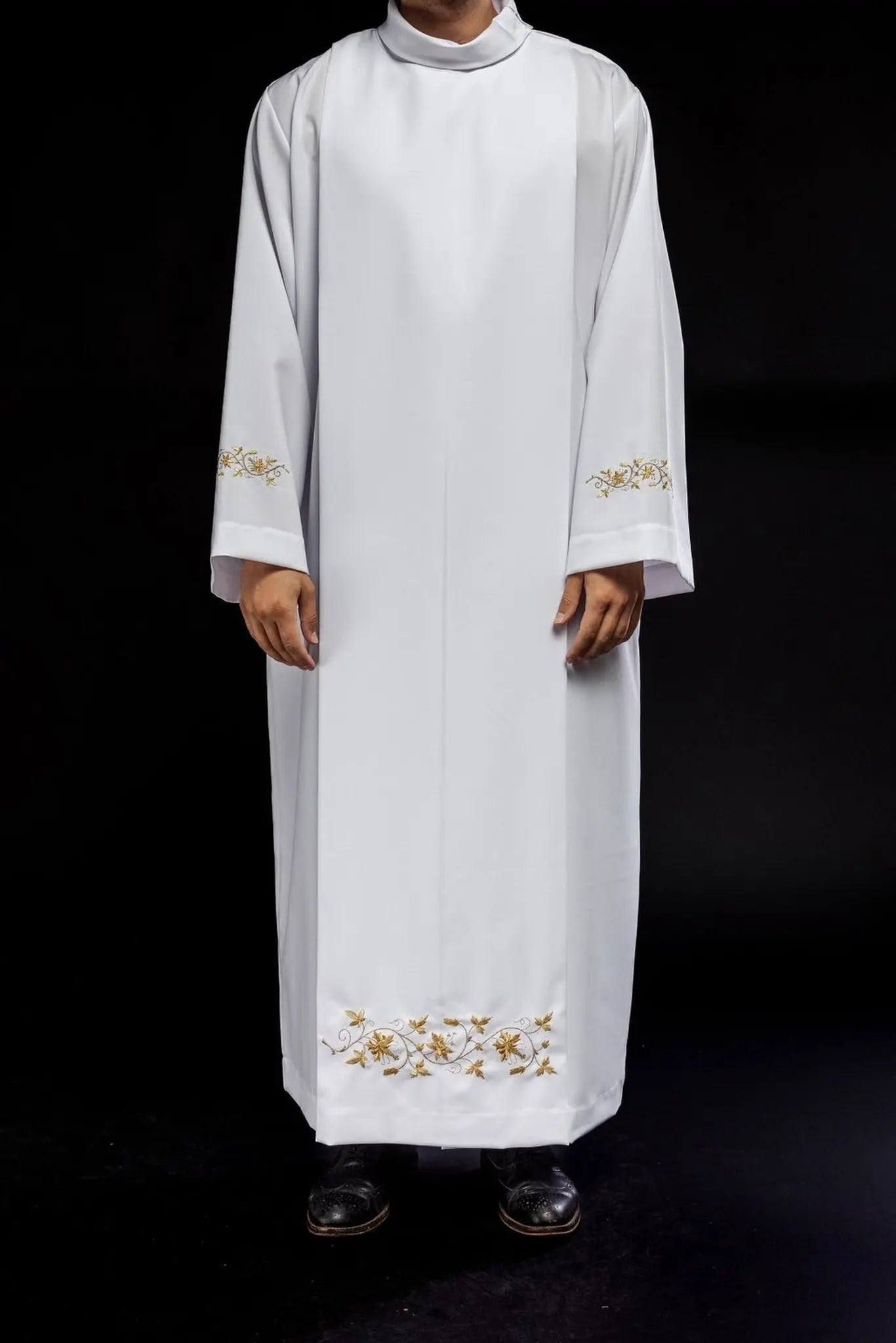 Embroidered priest's robe with turtleneck White