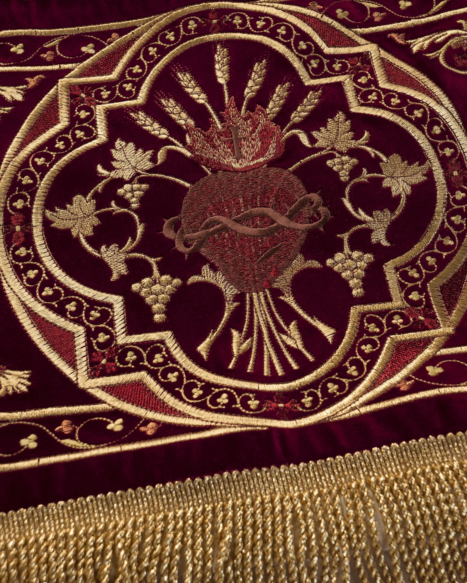 Canopy for 6 spars embroidered on velvet