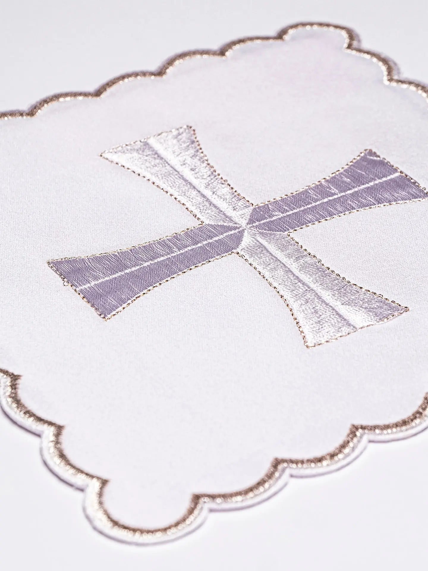 Embroidered cup linen with silver trim