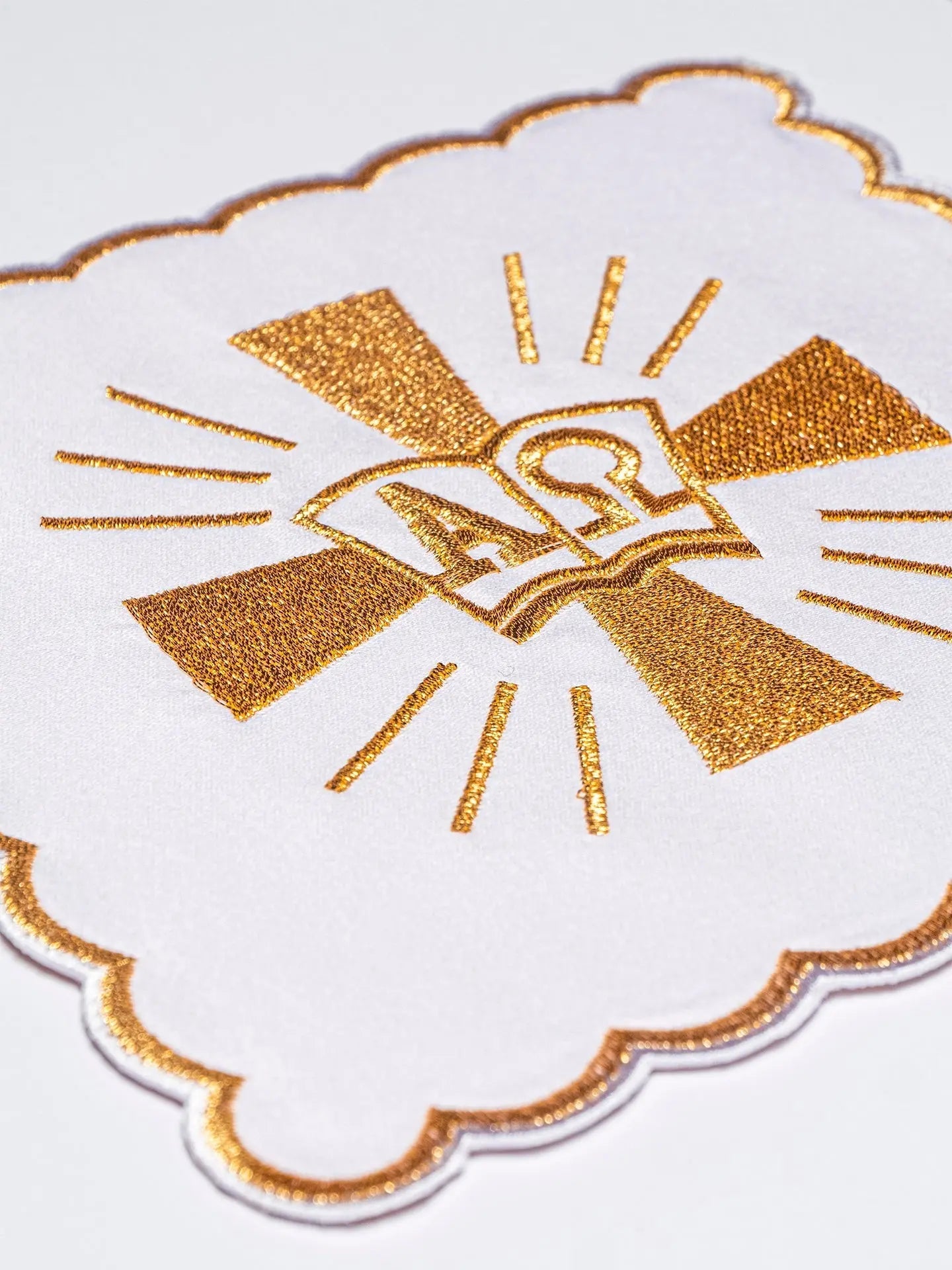 Chalice linen Cross and Alpha Omega