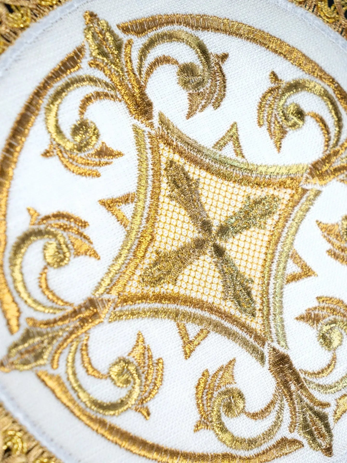 Richly decorated linen cup set with cross embroidery with rounded palle