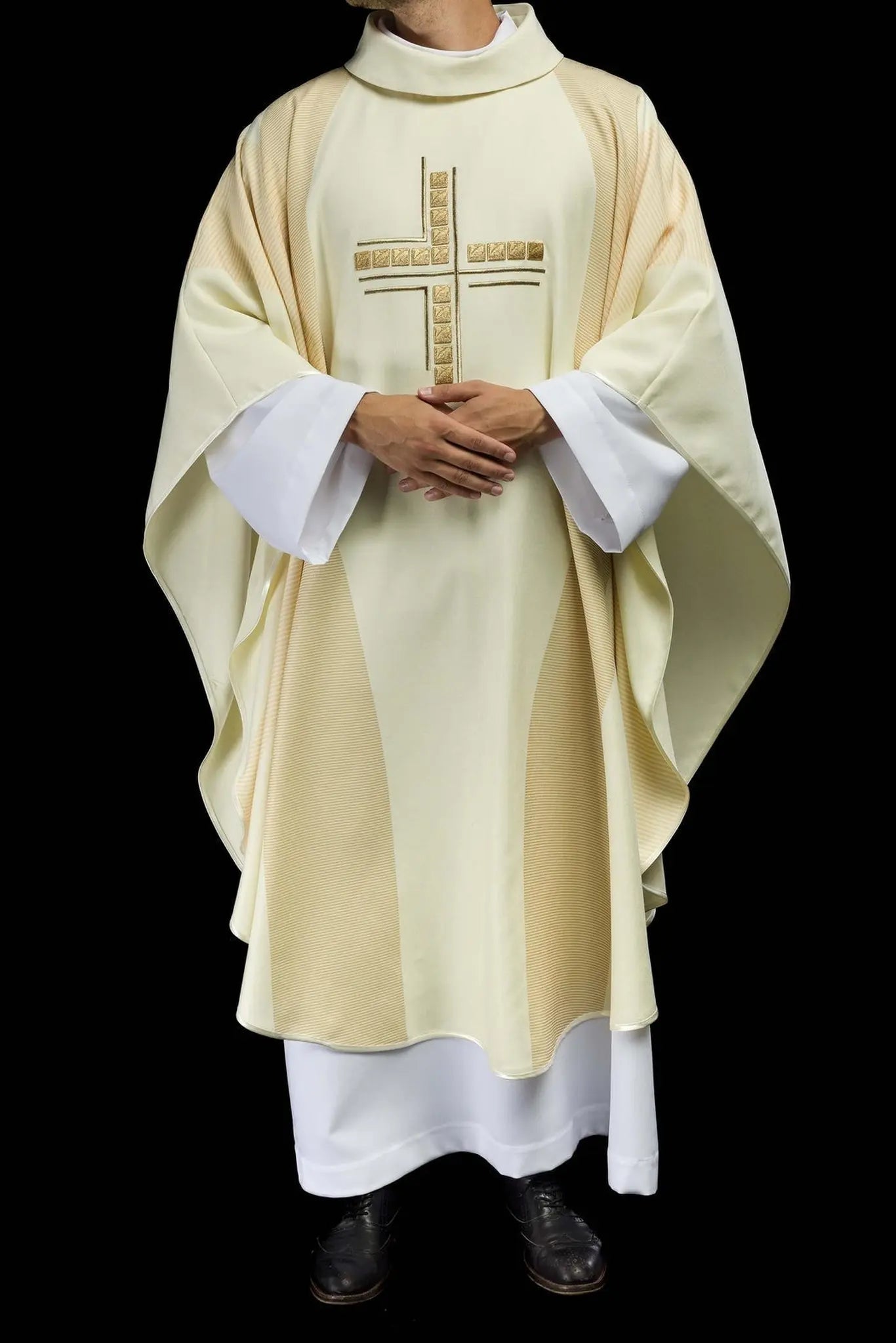 Chasuble in ecru with embroidered Cross - HAFTINA ATELIER