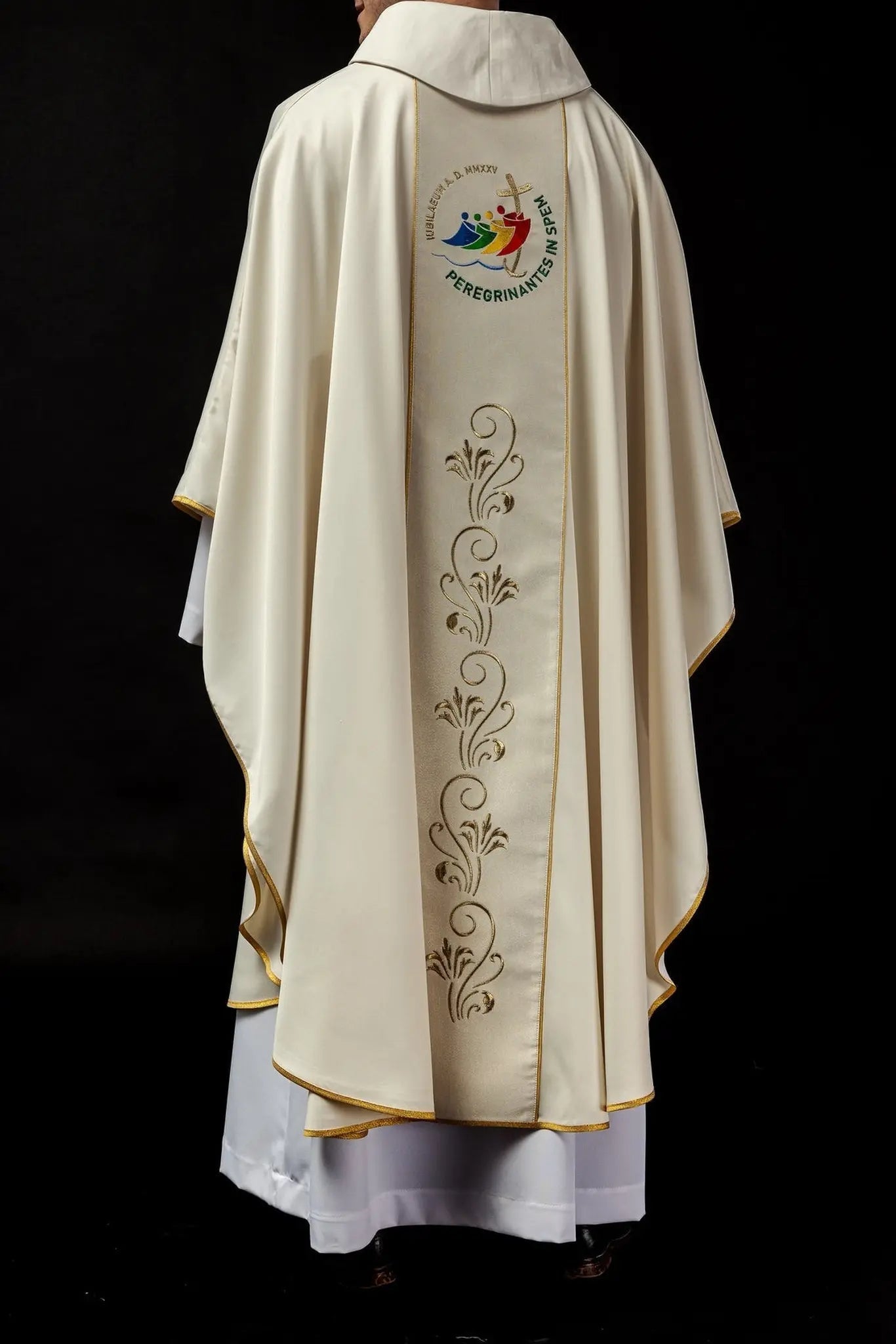Chasuble with embroidered belt with jubilee logo ecru JUBILEE ROME 2025 - HAFTINA ATELIER