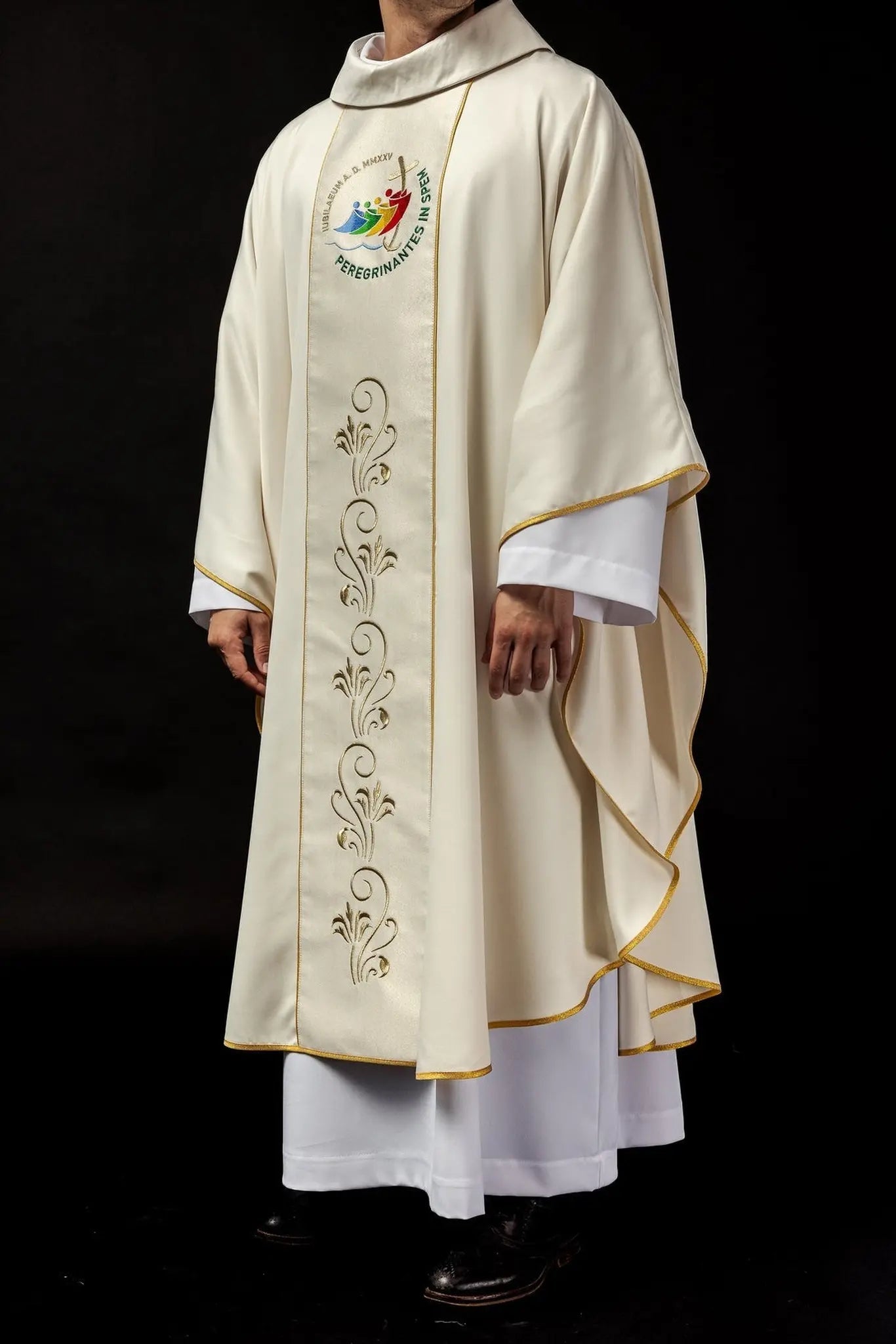Chasuble with embroidered belt with jubilee logo ecru JUBILEE ROME 2025 - HAFTINA ATELIER