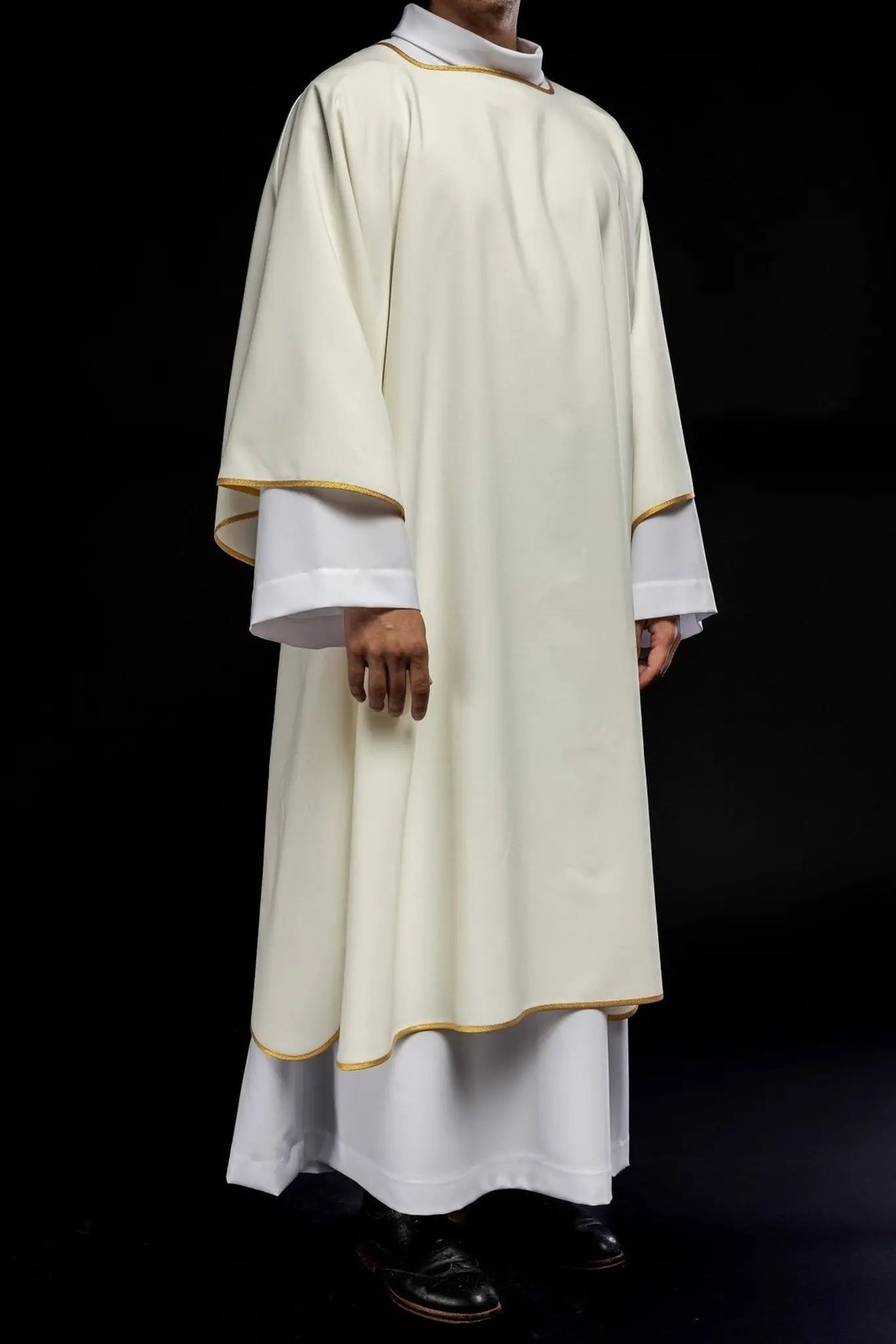 Embroidered plain dalmatics with gold trim ecru