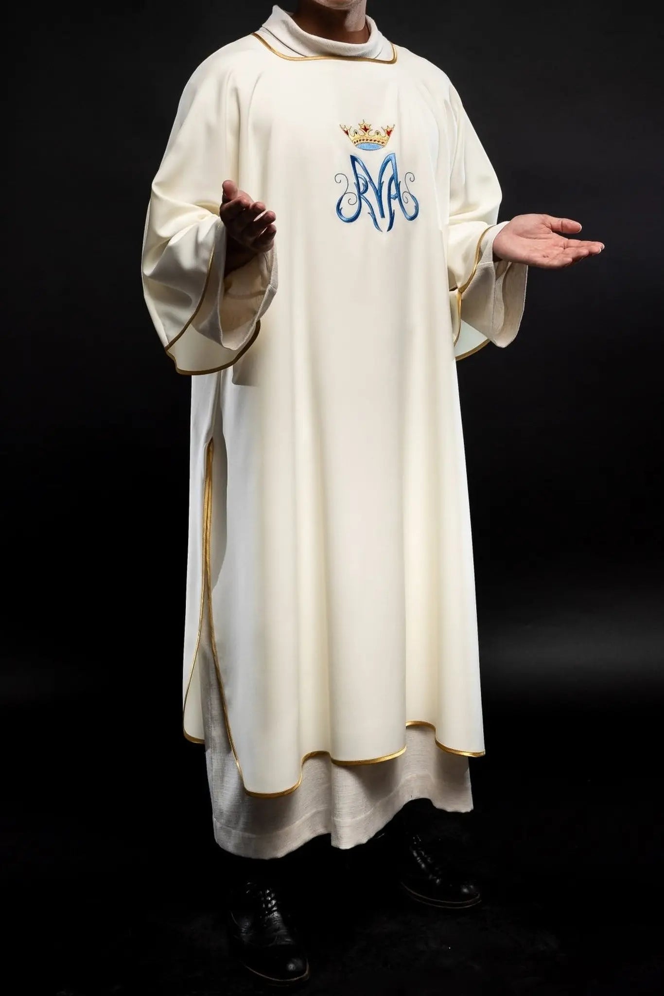 Dalmatics with Marian embroidery