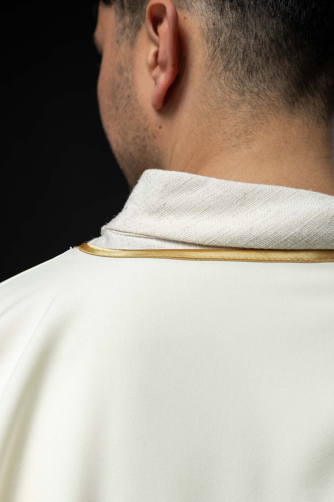 Dalmatyka z haftem Maryjnym ecru