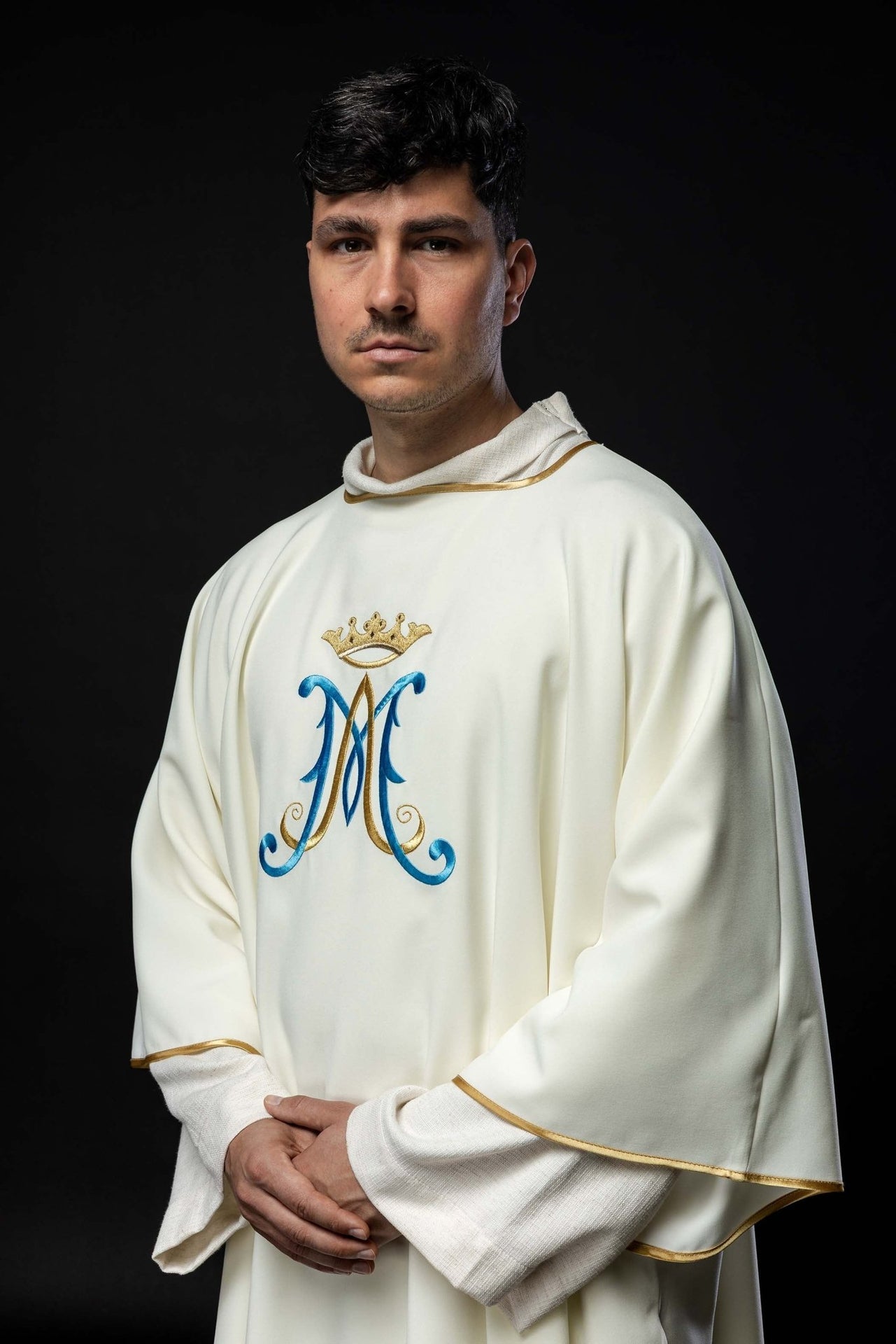 Dalmatyka z haftem Maryjnym ecru