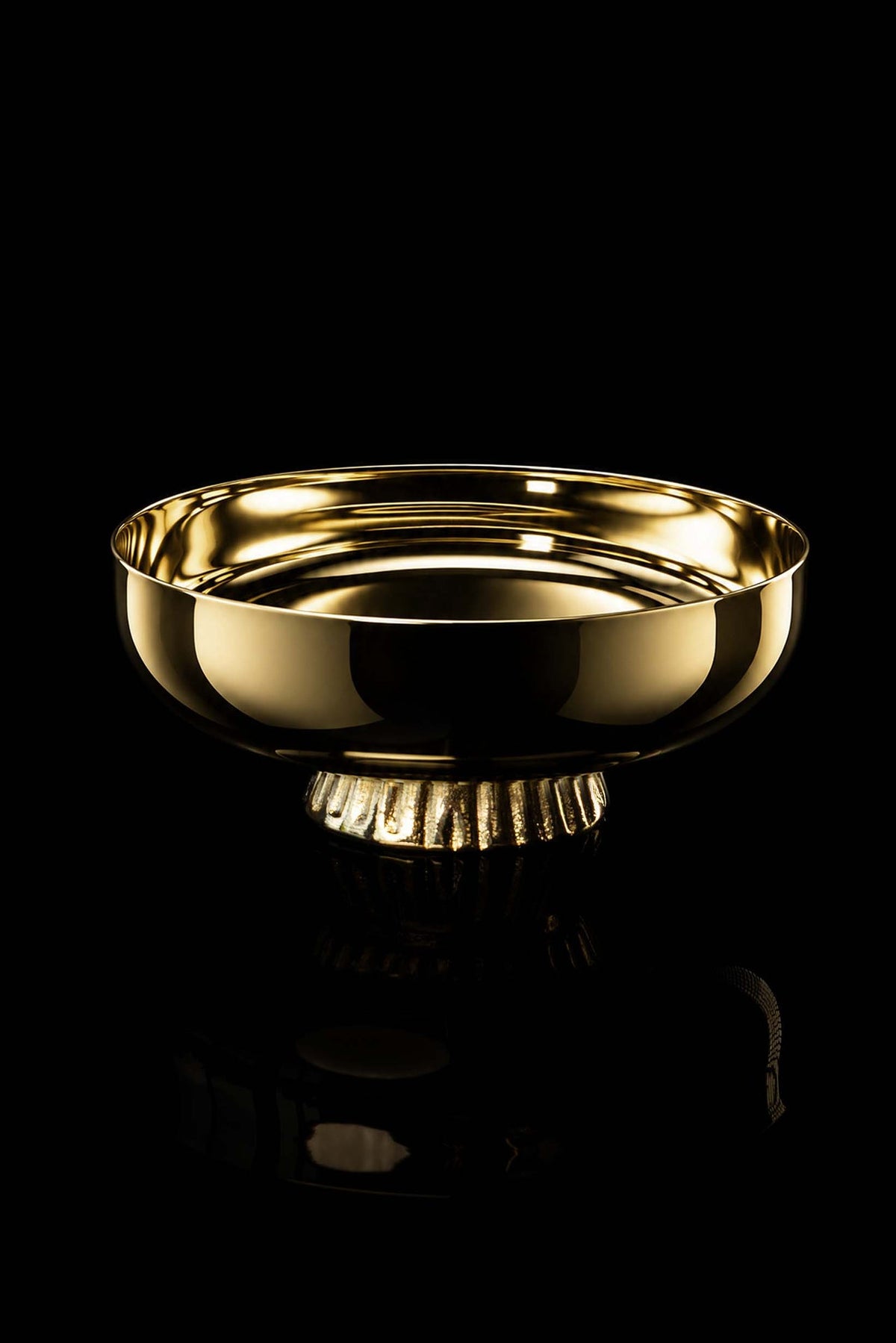 Gold paten with fluted pedestal, front view