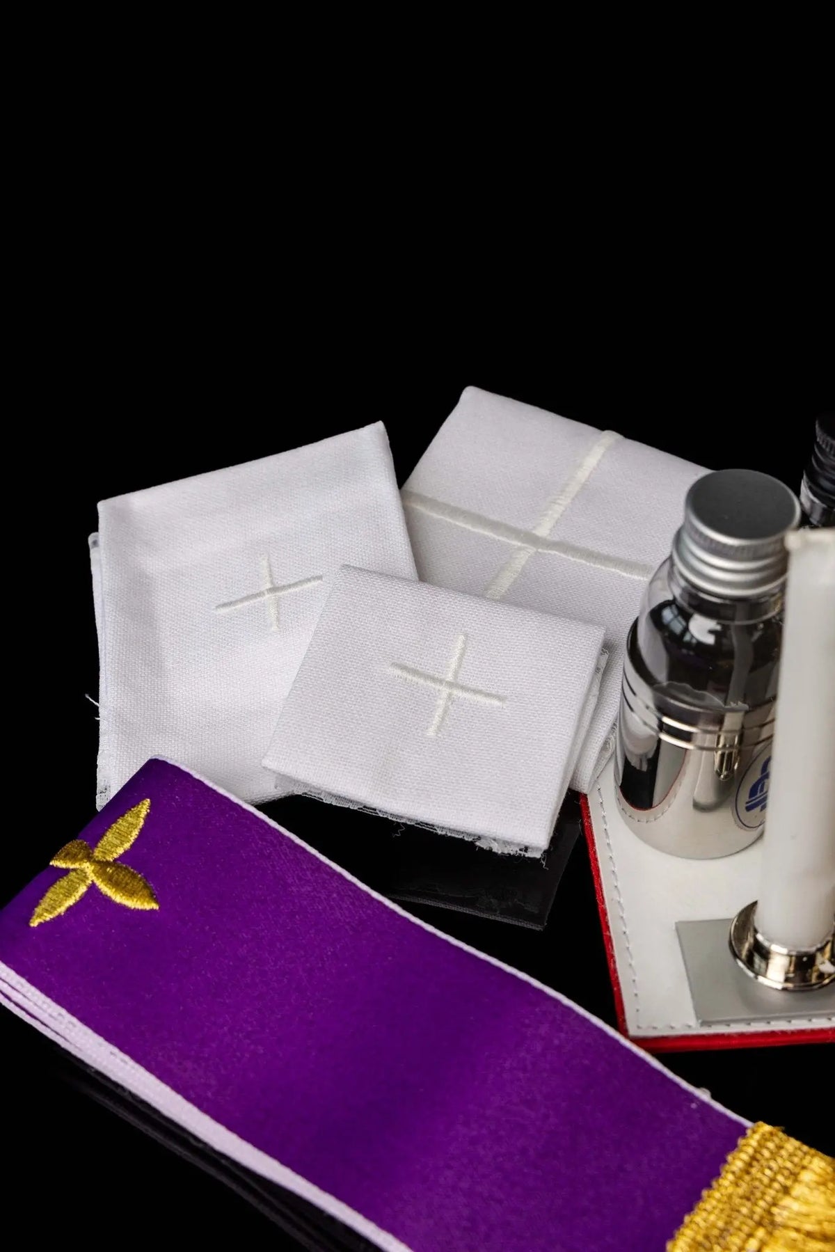 Mission case liturgical equipment set, white linens and purple stole close-up