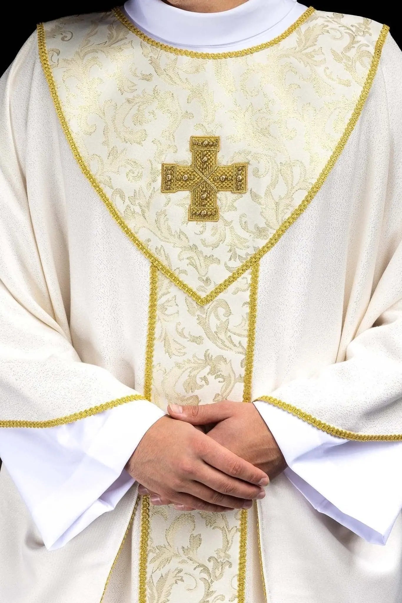 Ecru Chasuble with Gold Cross and Jacquard Fabric - HAFTINA ATELIER