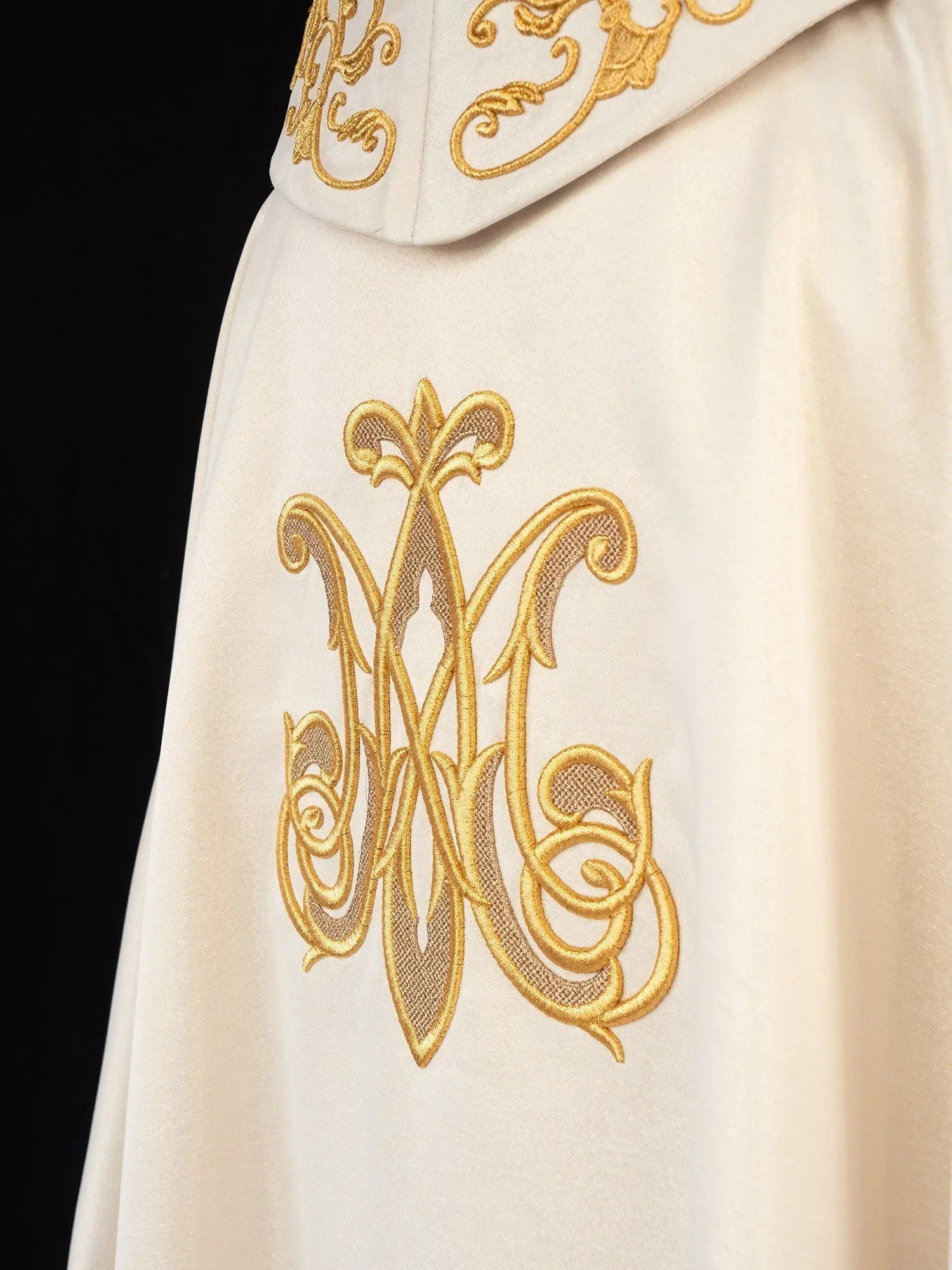 Ecru Marian Chasuble with Embroidered Marian Symbol - HAFTINA ATELIER