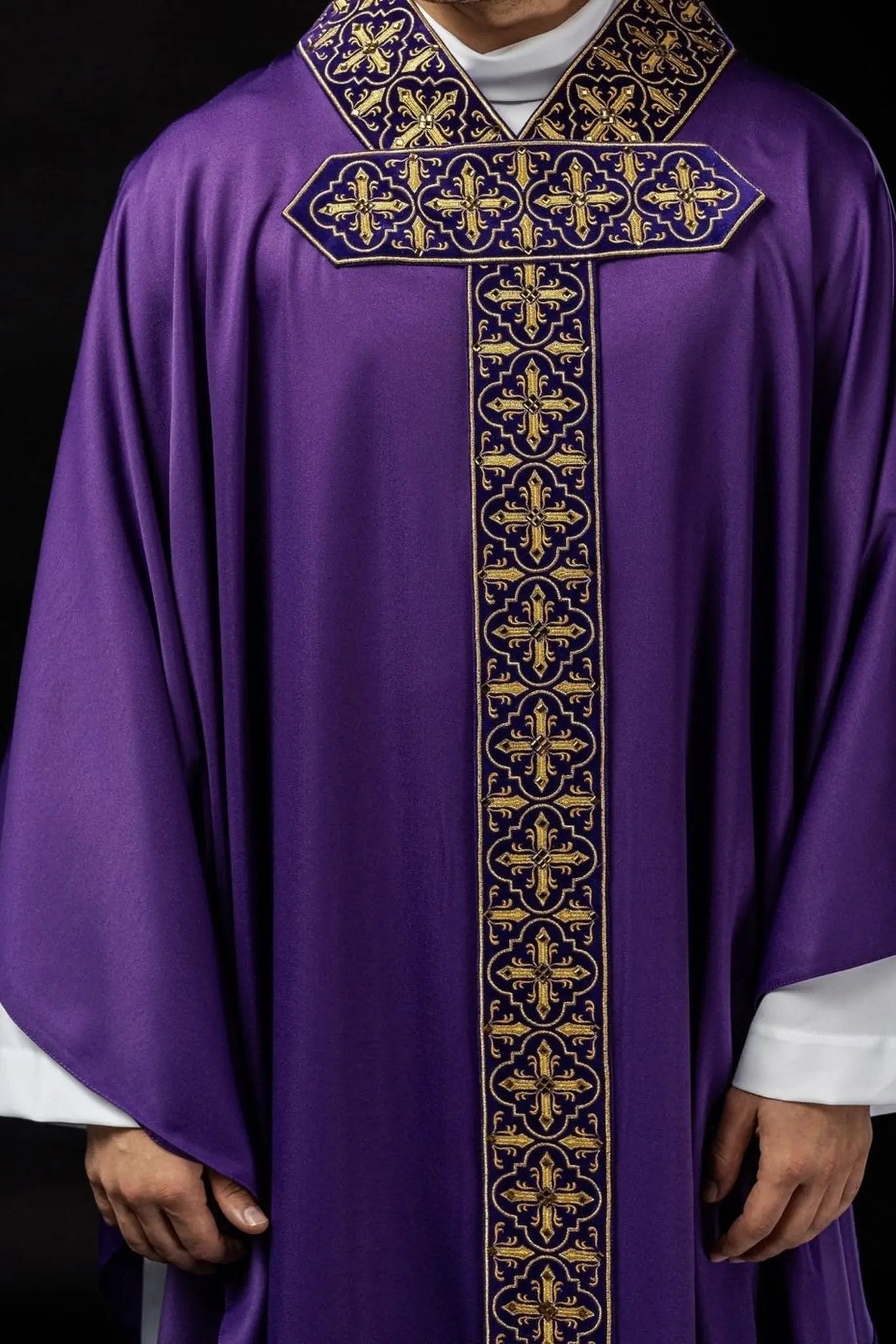 Purple chasuble decorated with five hundred decorative stones