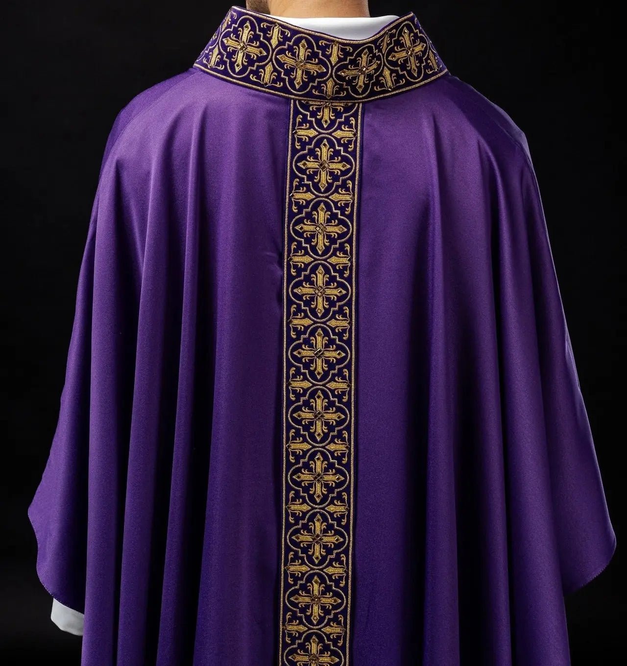 Purple chasuble decorated with five hundred decorative stones