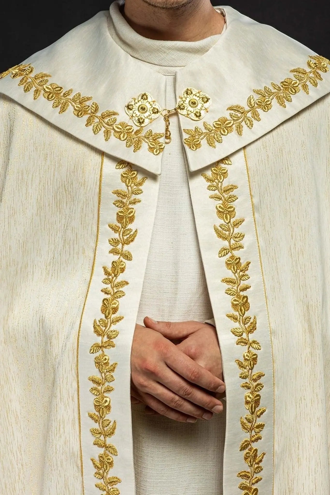 Embroidered Marian Bedspread Ecru