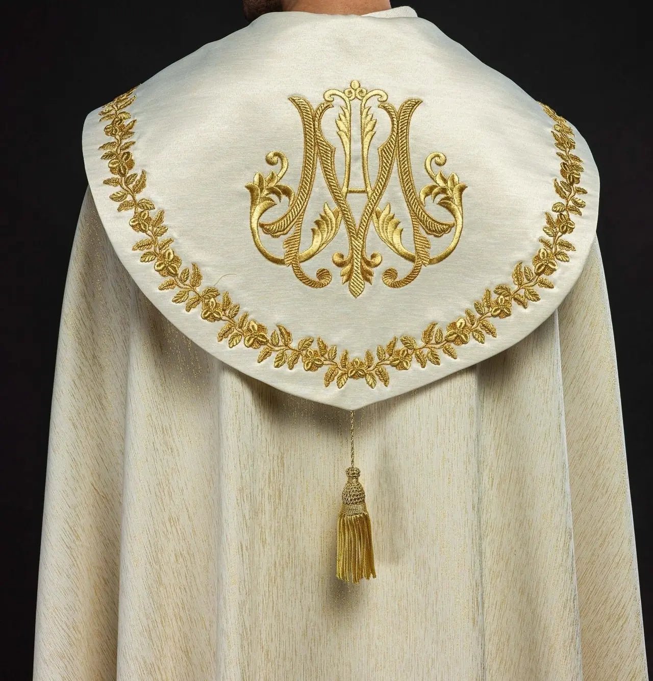 Embroidered Marian Bedspread Ecru