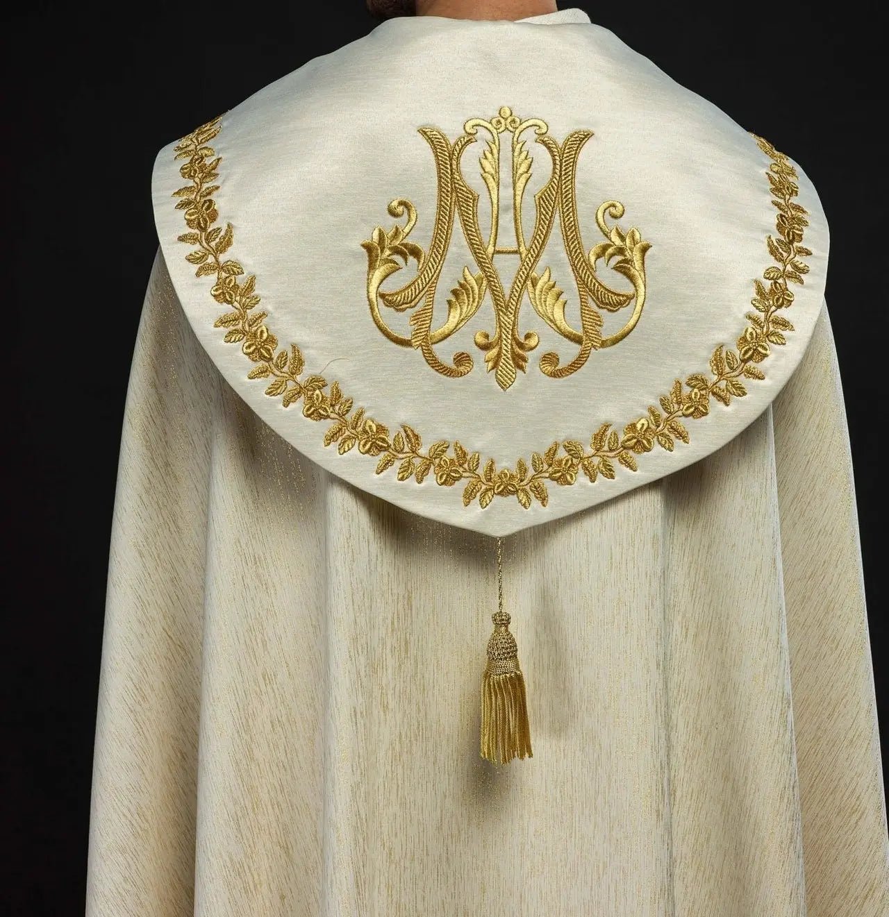 Embroidered Marian Bedspread Ecru