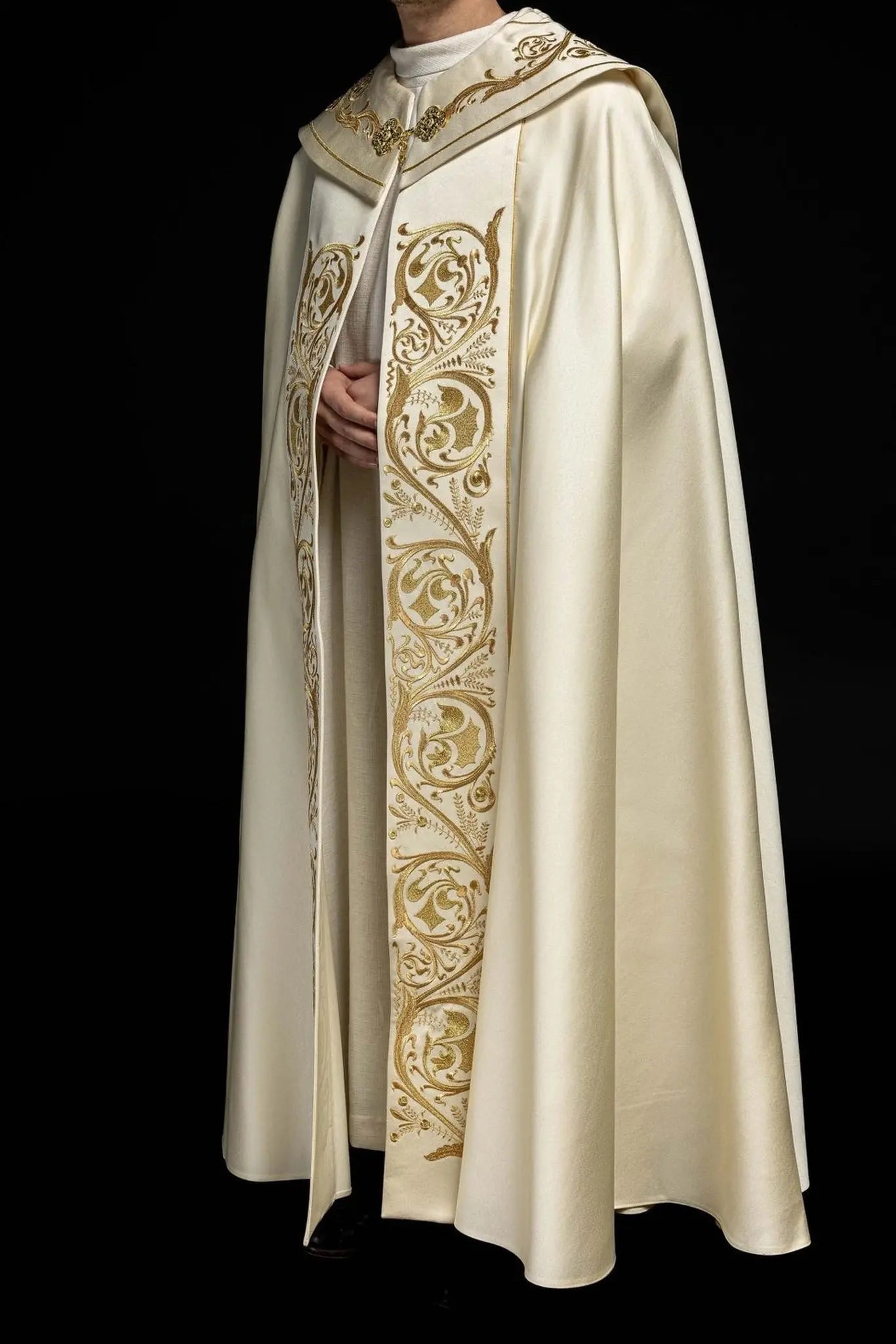 Embroidered liturgical chapel IHS ecru