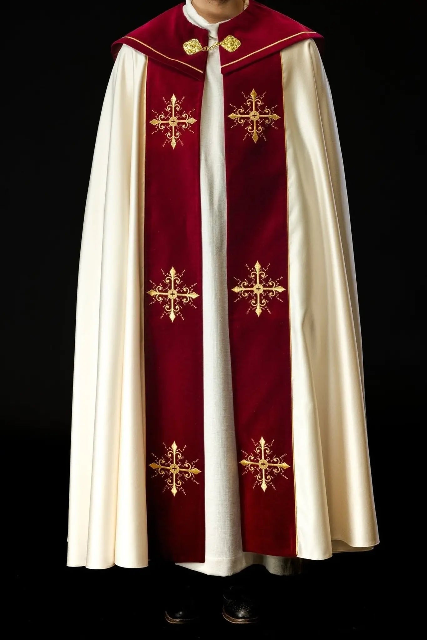 Embroidered liturgical cape with maroon stripe