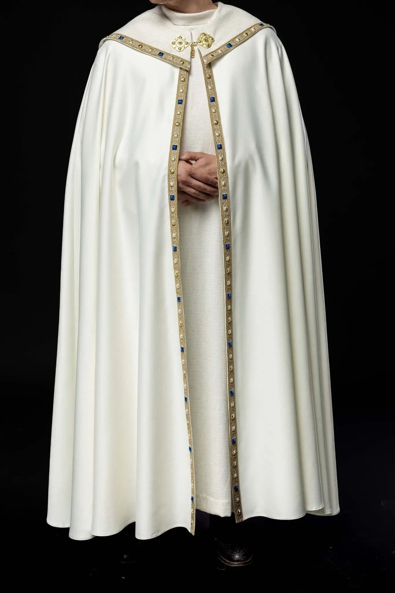 Liturgical Cope with Embroidered Marian Emblem – Ecru