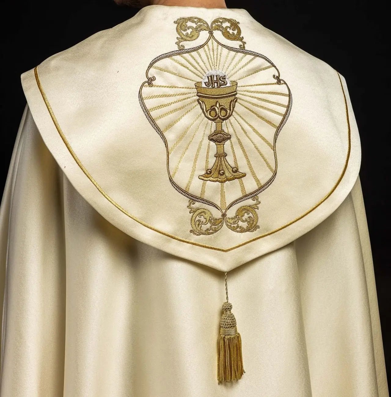Liturgical chapel embroidered chalice and IHS ecru