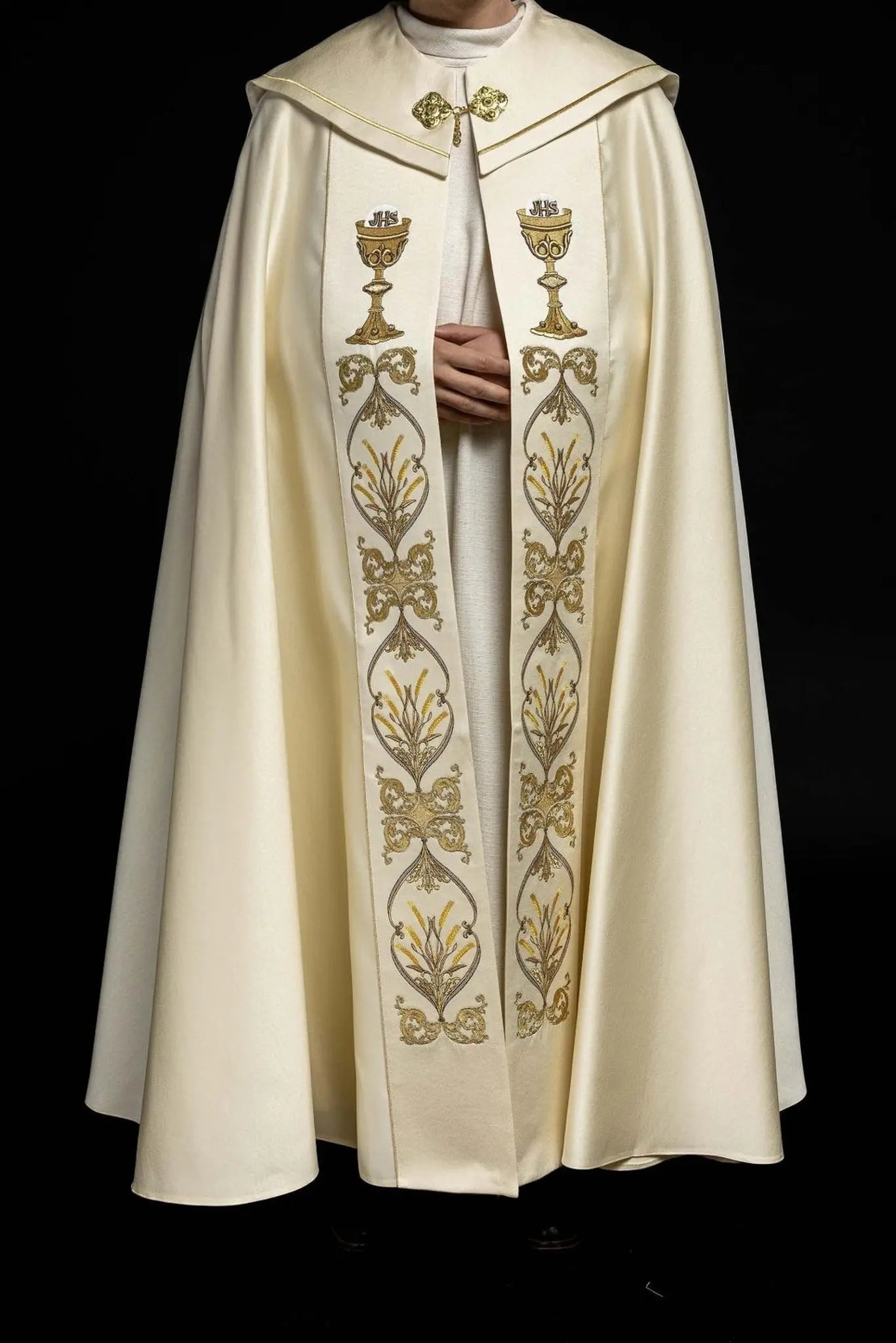 Liturgical chapel embroidered chalice and IHS ecru