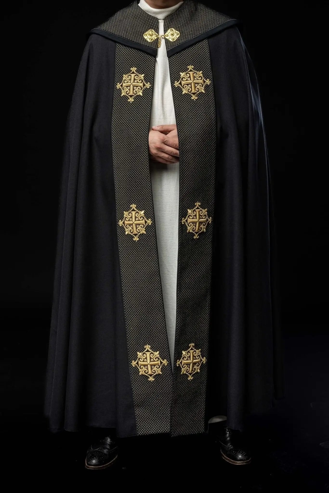 Liturgical cape with black velvet belt and embroidery of crosses