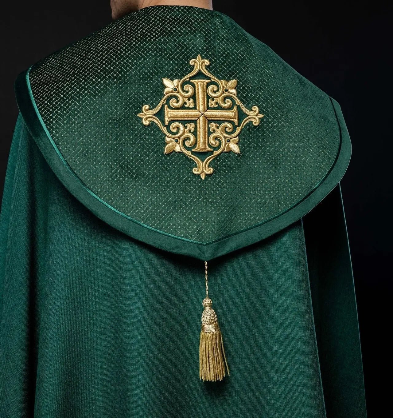 Liturgical cape with green velvet belt and embroidery of crosses