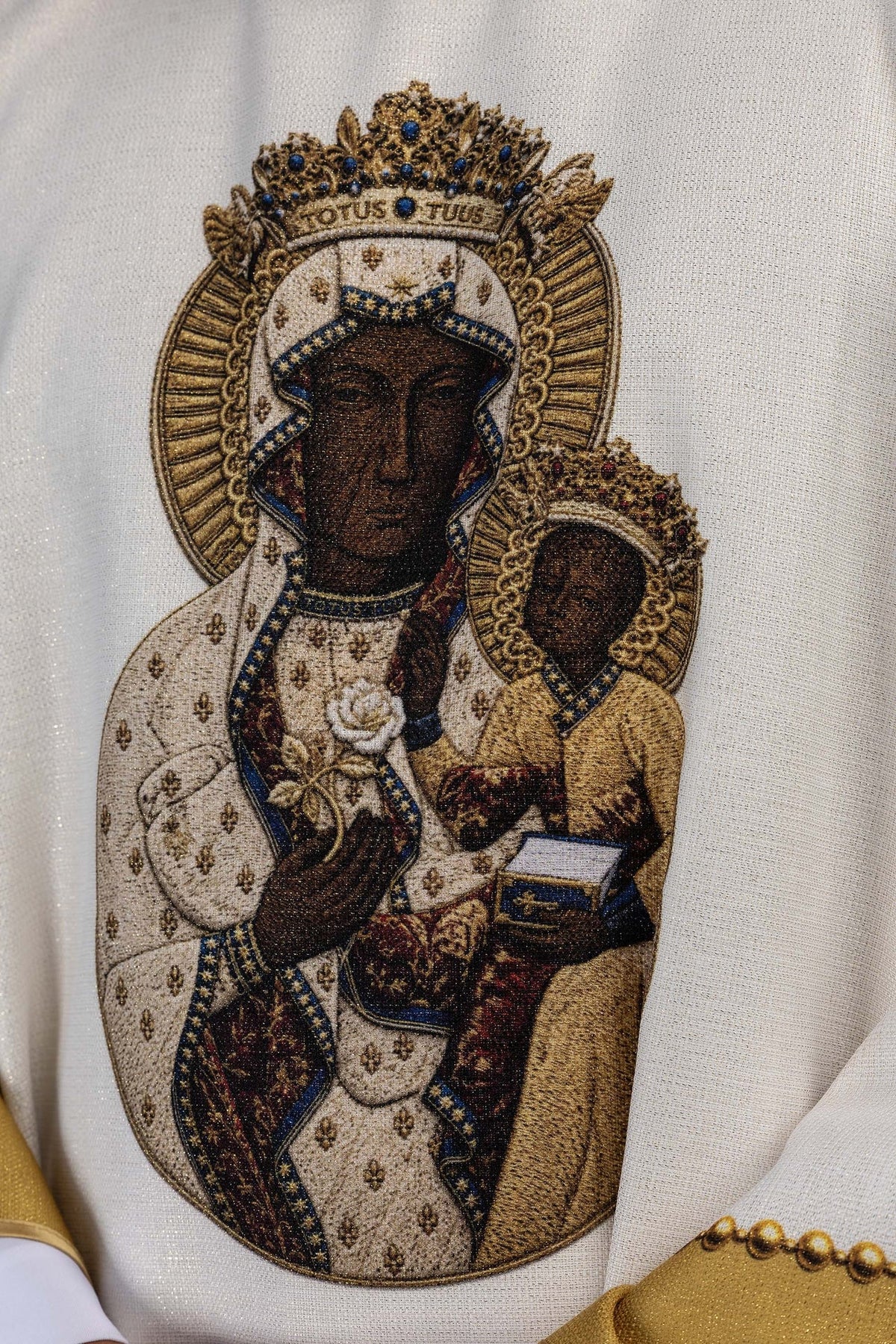 White chasuble with Our Lady of Częstochowa embroidery, front detail