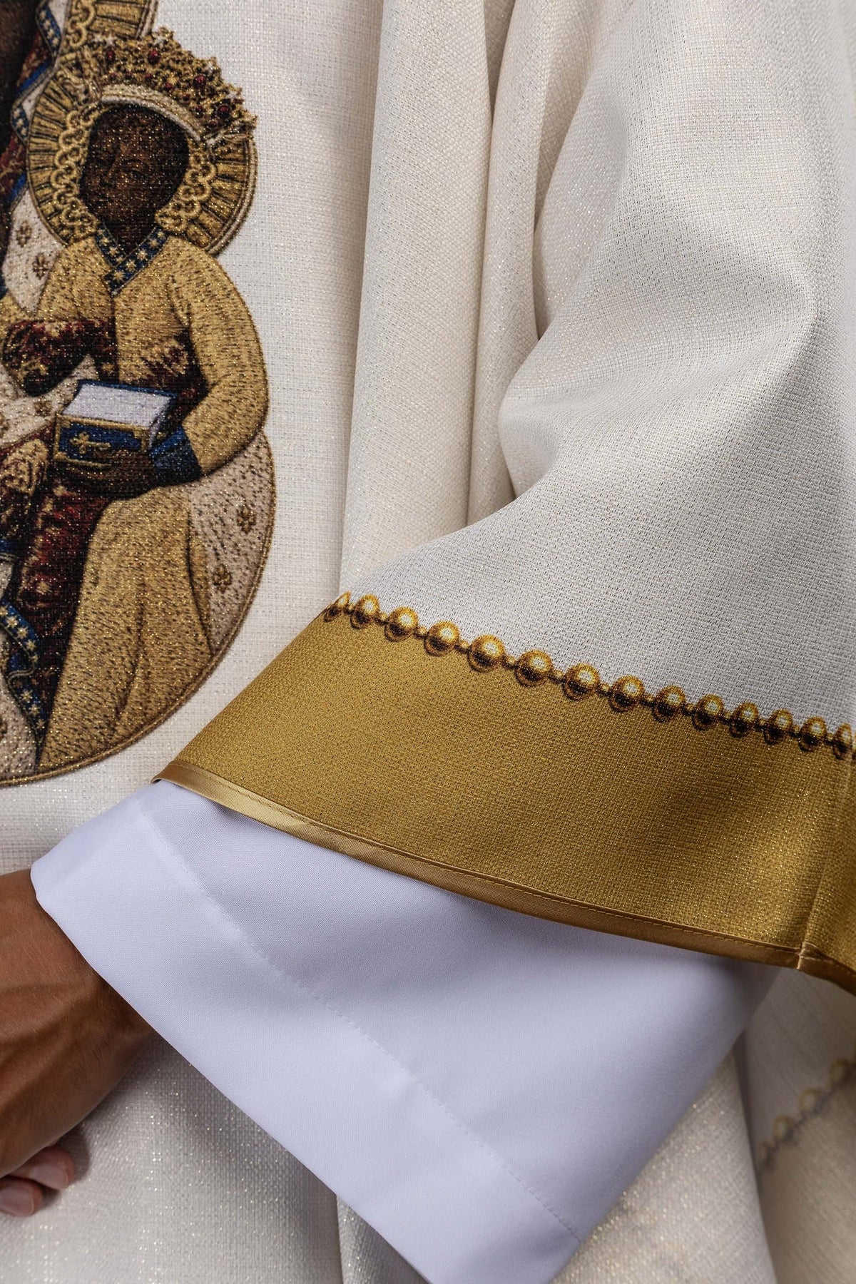White chasuble with Our Lady of Częstochowa and gold trim, sleeve close-up