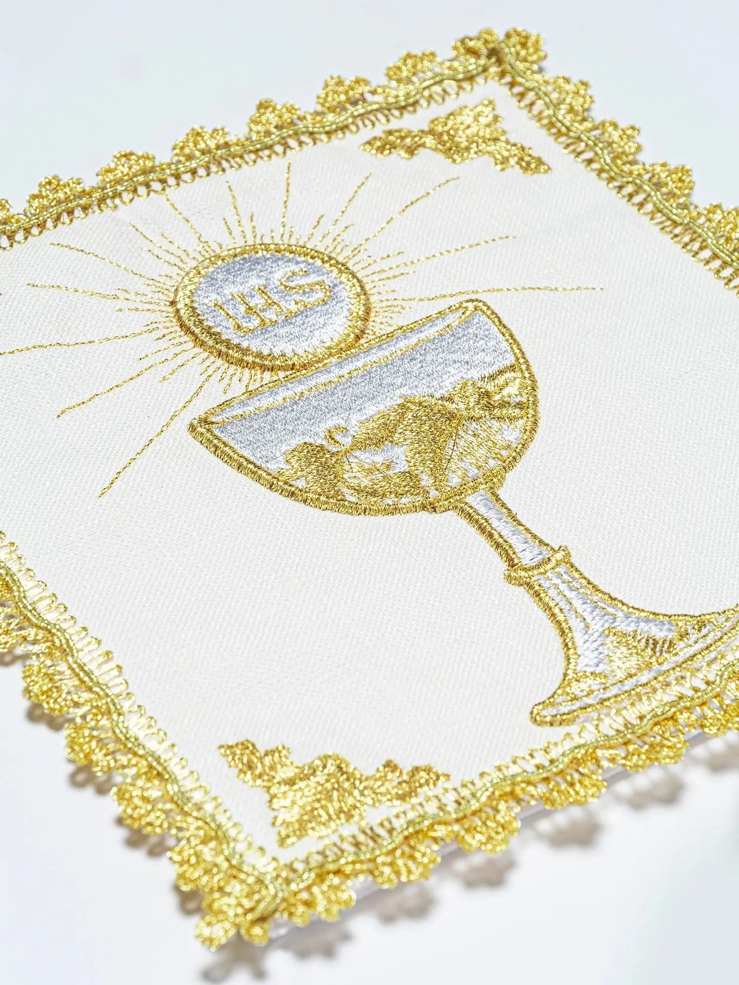 Chalice set with golden chalice motif