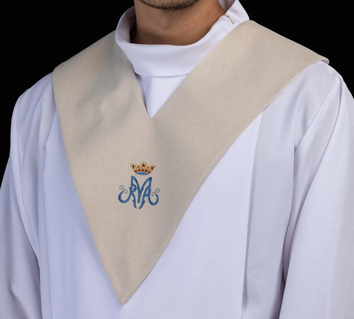 Ecru lector's scapular with embroidered Marian monogram, close-up front view