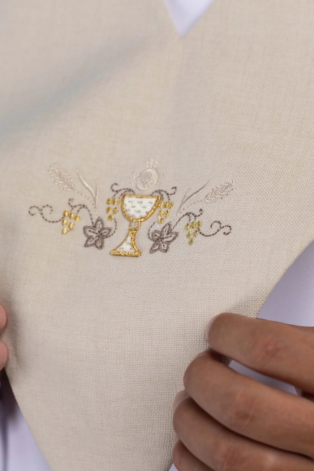 Ecru lector's scapular with Communion chalice embroidery, back view