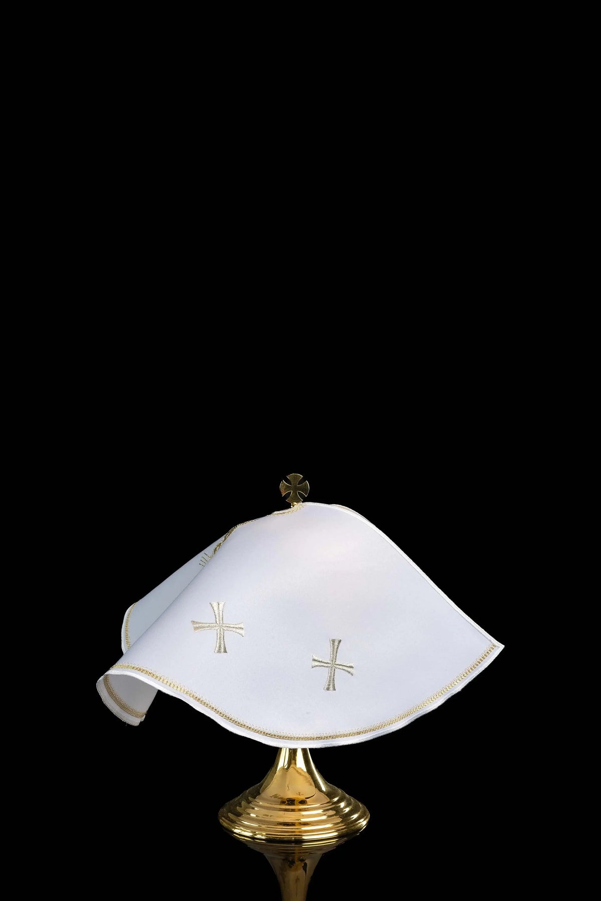 White ciborium veil with gold bread and fish embroidery, back view