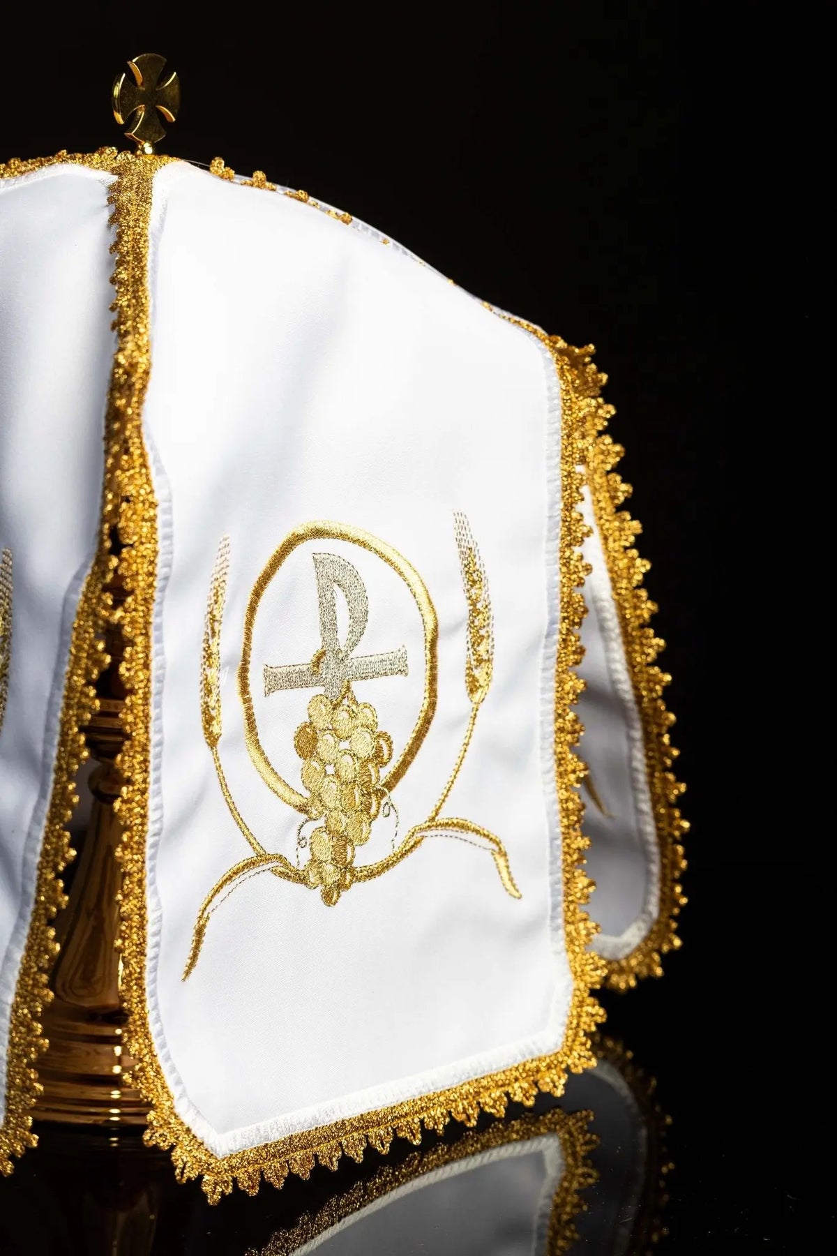White ciborium veil with PAX, grapes and wheat embroidery, side view