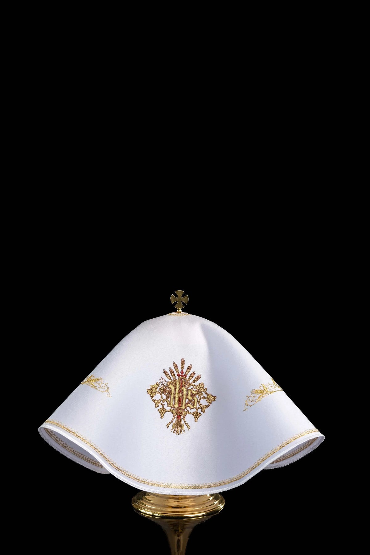 Bianco velo per pisside per il Sacro Cuore di Gesù con ricamo IHS, vista frontale