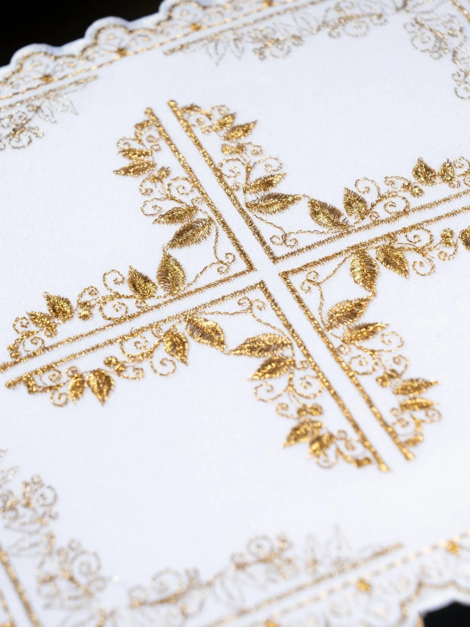 Linen cup set with cross motif framed by floral embroidery - HAFTINA ATELIER