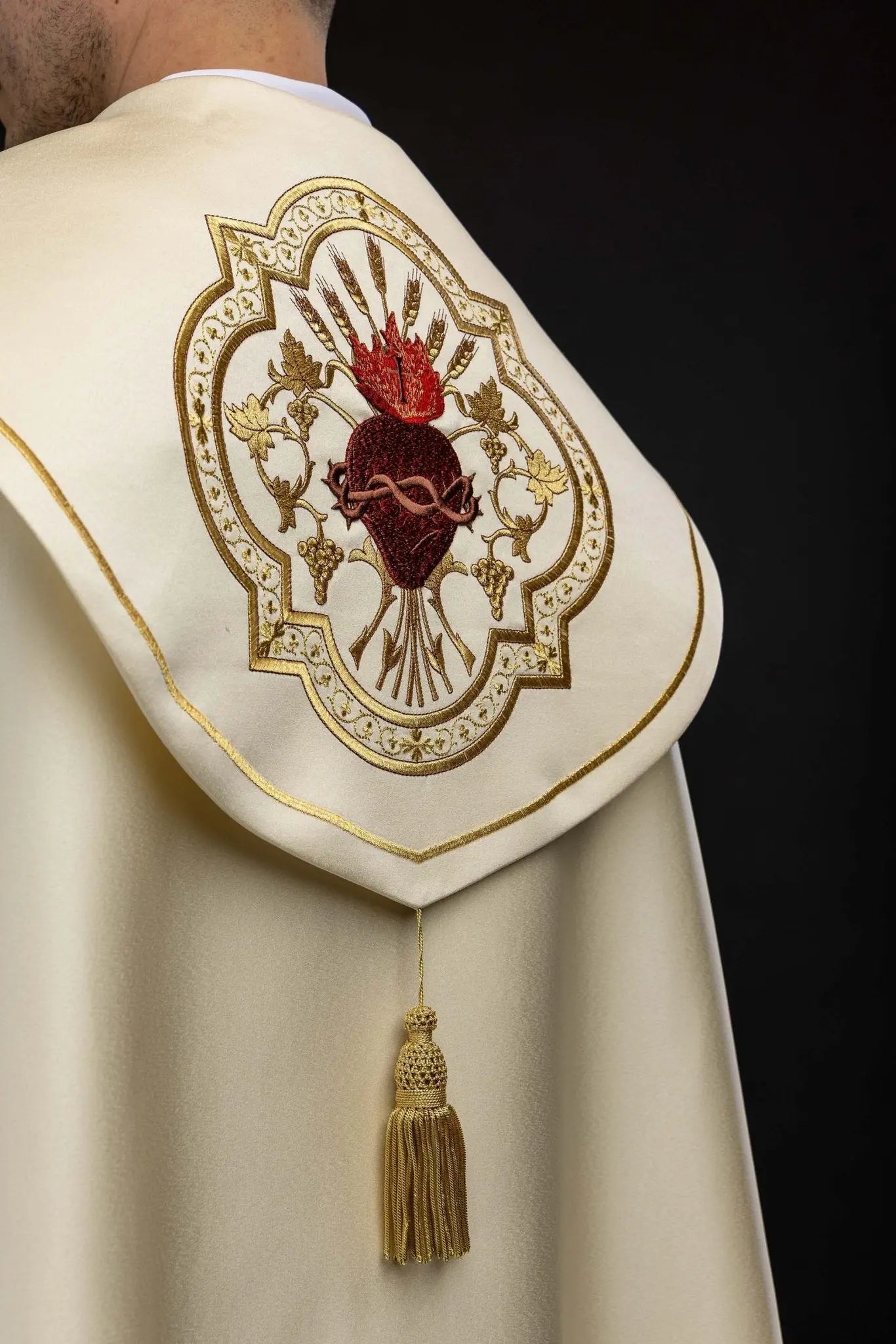 Liturgical Cope with Sacred Heart of Jesus Embroidery - HAFTINA ATELIER