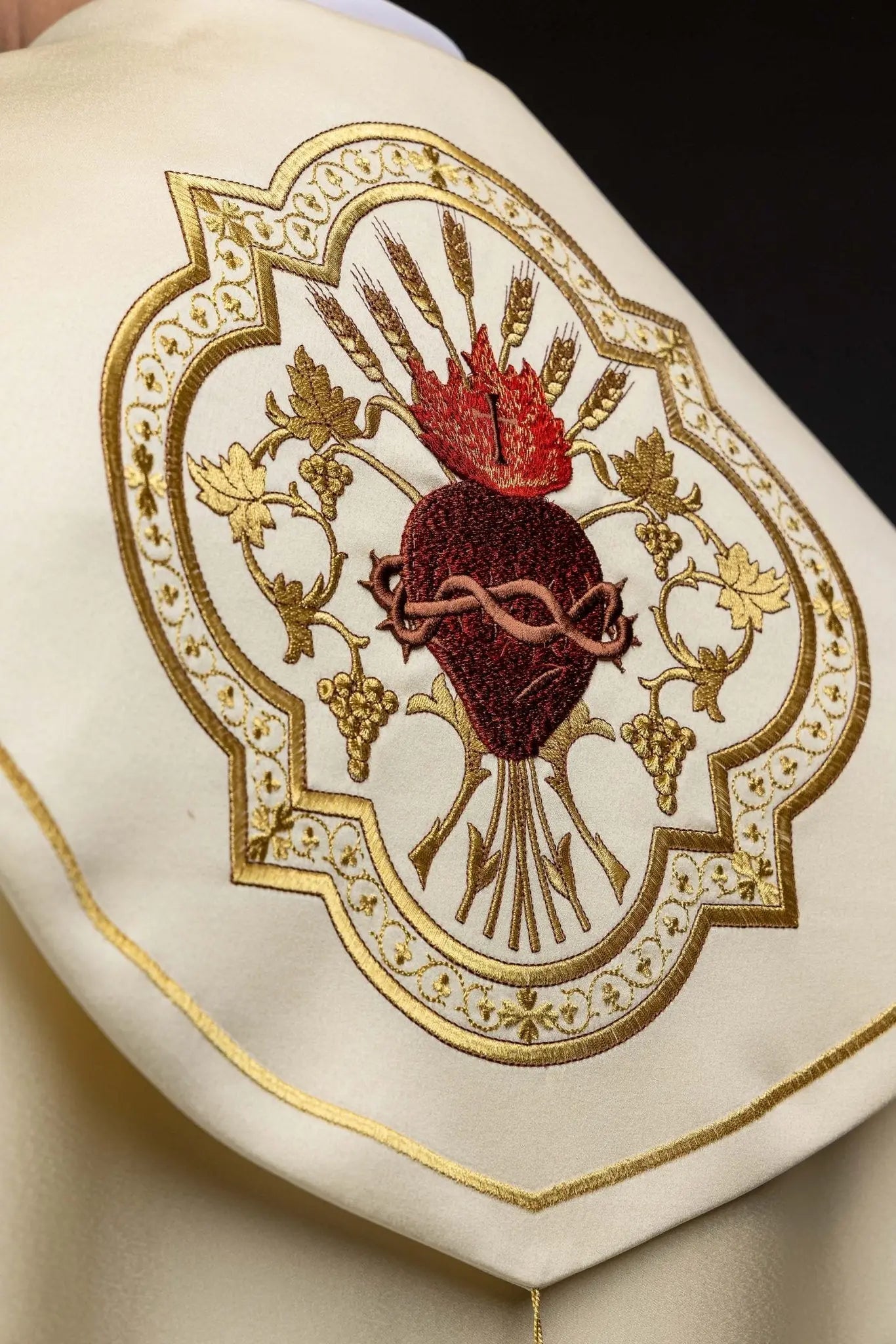 Liturgical Cope with Sacred Heart of Jesus Embroidery - HAFTINA ATELIER