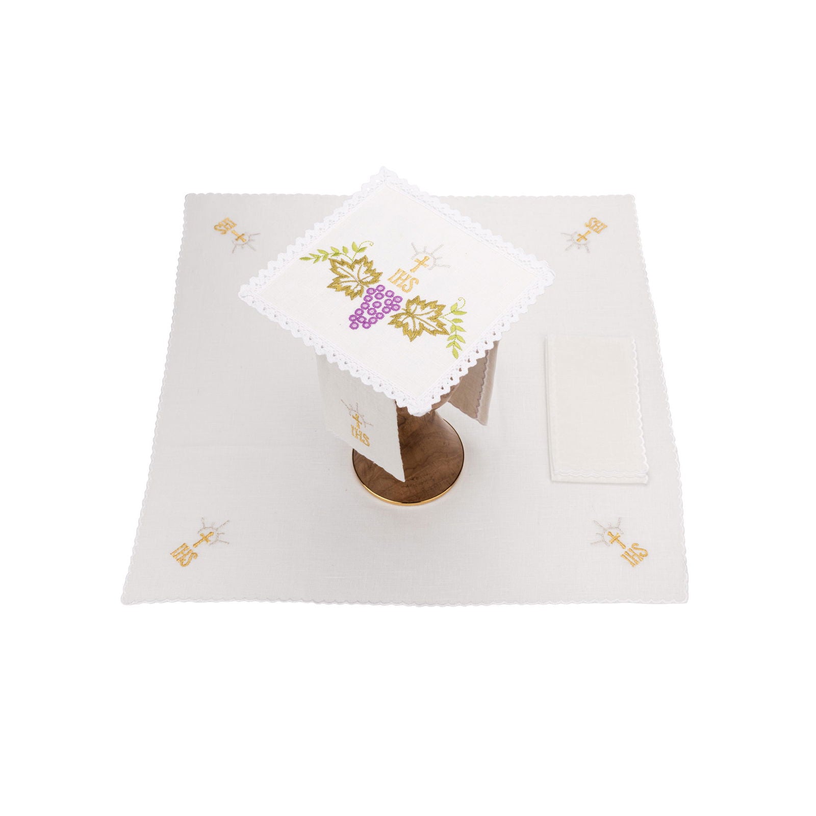 Linen chalice linen with delicate chalice and grape embroidery