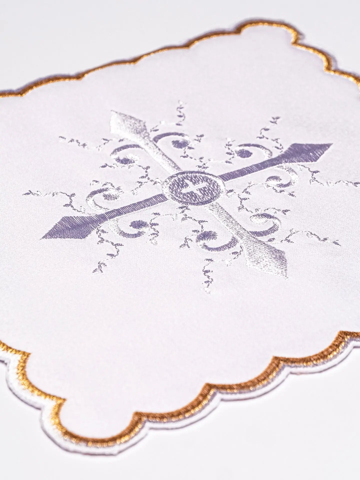 Linen chalice linen with silver embroidery