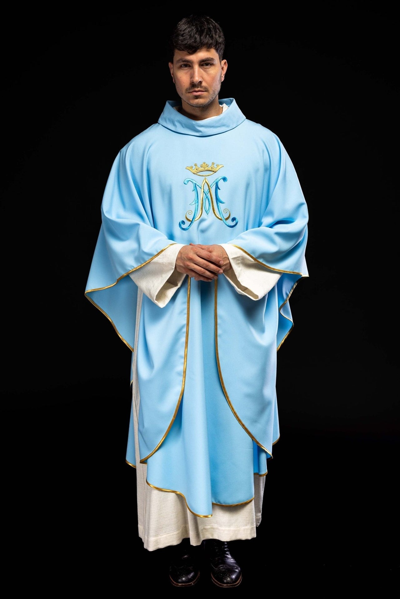 Niebieski ornat haftowany motyw Maryjny