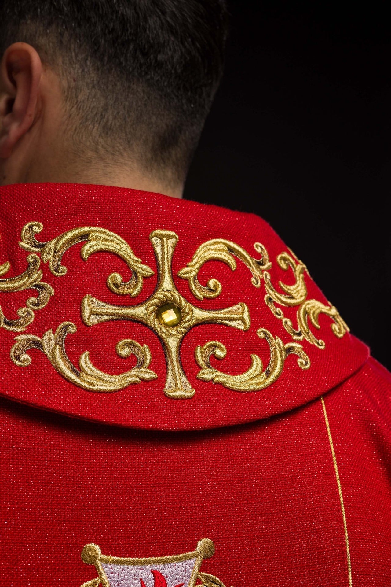 Ornat bogato haftowany z wizerunkiem Świętego Floriana