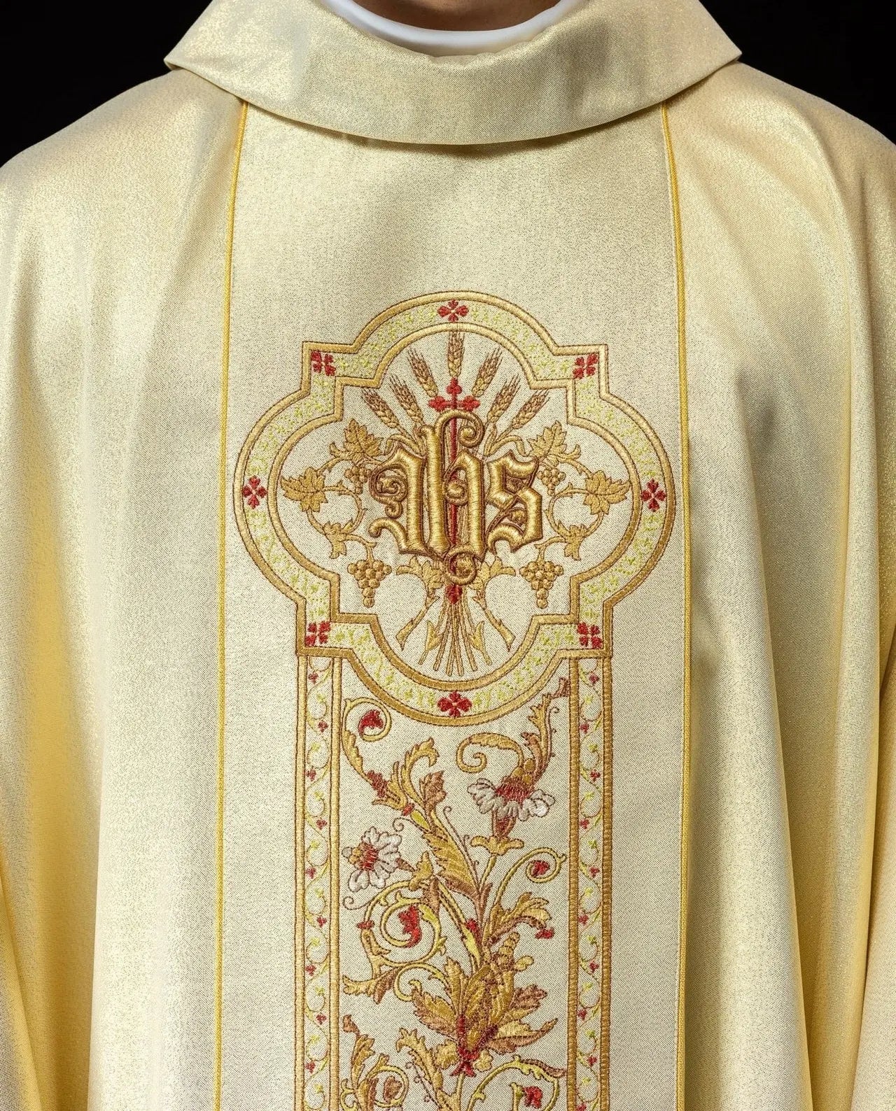 Chasuble richly decorated with IHS motif in gold color
