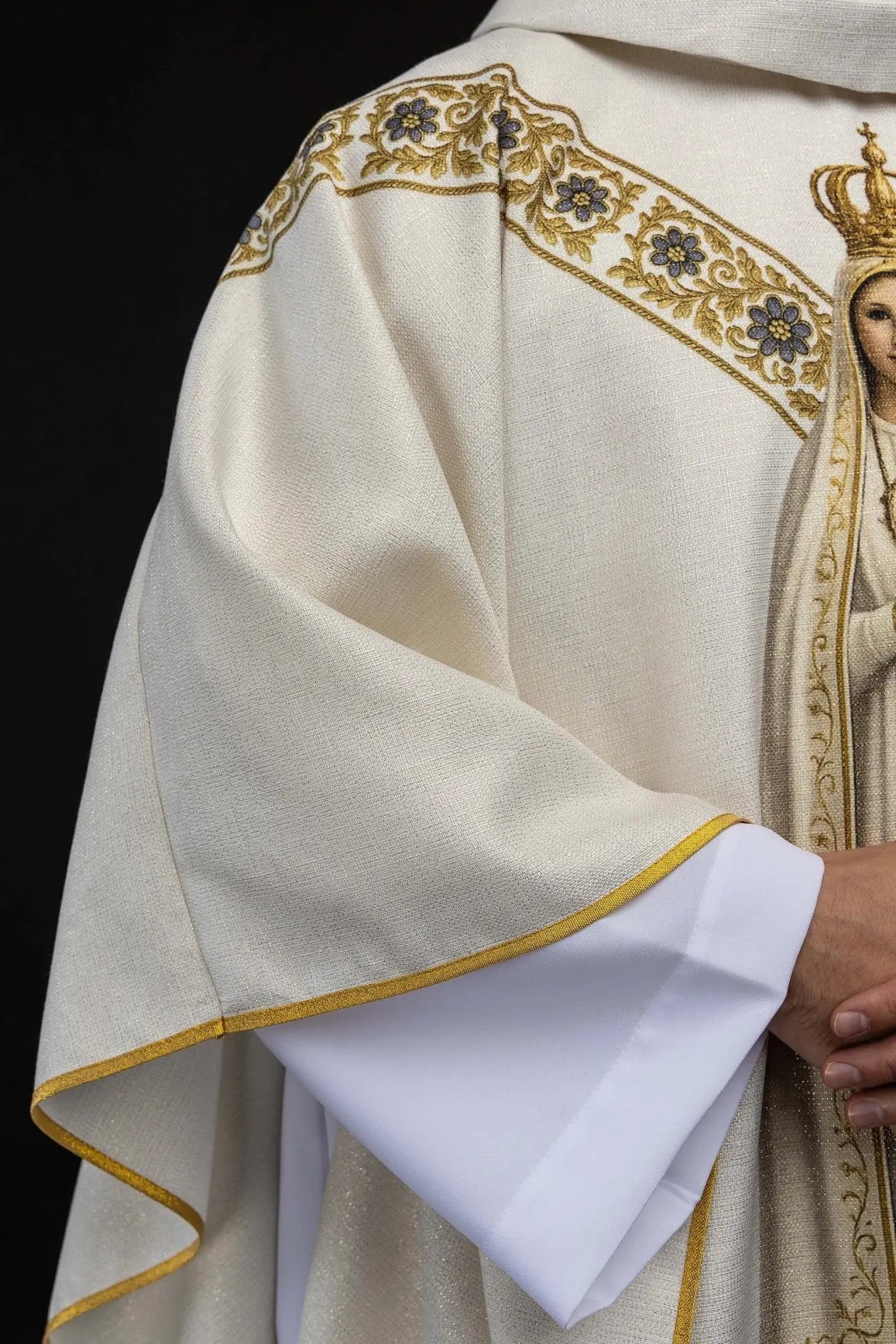 Ecru printed chasuble with an image of Our Lady of Fatima
