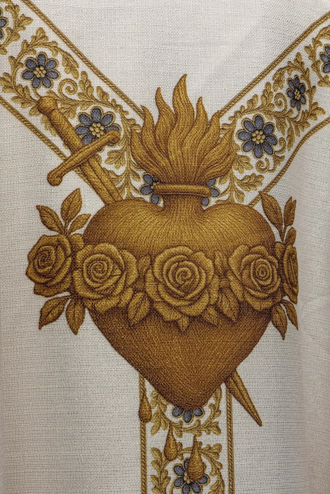 Ecru printed chasuble with an image of Our Lady of Fatima
