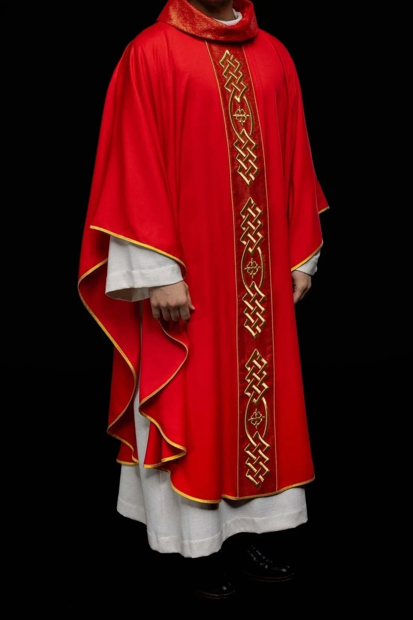 Embroidered chasuble Red with gold Cross motif